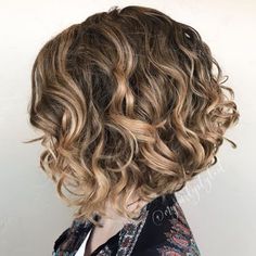 Depth Hair Color, Best Haircut For Naturally Wavy Hair, Inverted Bob Wavy Hair, Wavy Bronde, Naturally Wavy Bob, Dark Blonde Bobs, Bronde Bob, Blonde Balayage Bob, Long Bobs