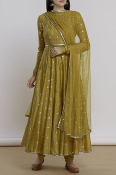 Chanderi Anarkali, Designer Anarkali Dresses, Long Kurti Designs, Pakistani Fashion Party Wear, Salwar Kamiz, Traditional Indian Outfits, Indian Gowns Dresses, Kurti Designs Party Wear, Indian Gowns