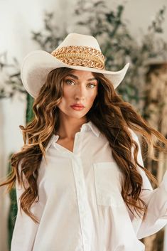 Beth Dutton, Childrens Shop, Suede Hat, Western Girl, Cowboy Style, Classic Chic, Top Graphic Tees, Hat Band, Wool Hat