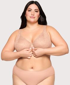 Stay-Put Straps That Will Never Give You the Slip Keep those straps in their place! With a kicked-in design that narrows in the back, this sexy stretch-lace underwire bra is here to stay, not slip away. Thanks to its front-close style that's cut extra low, it pairs well with just about any neckline you throw over it. WonderWire® design features a padded underwire with an extra layer of cushion to prevent wire poke. Easy on and off secure front closure. Kicked-in adjustable straps narrow in the b Wide Strap Bra, Bra Size Calculator, Beauty Smile, Front Closure Bra, Bra Panty, Full Coverage Bra, Plus Size Bra, Beautiful Smile Women, T Shirt Bra