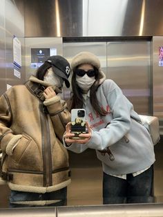 2best Friends Pictures, Two Korean Best Friends, Snow Outfit Inspo, Korean Friends, Japan Winter, Ootd Winter, Fashion Mirror, Snow Outfit