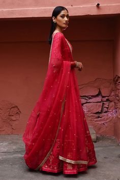 Vermillion lehenga with mix boota, floral embroidery. Paired with zari stripe blouse and dupatta.
Component: 3
Pattern: Embroidery
Type Of Work: Boota, floral
Neckline: Deep V neck
Sleeve Type: Half
Fabric: Silk, Organza
Color: Red
Other Details: 
Sheer dupatta
Back tassel tie-up
Occasion: Destination Wedding - Aza Fashions Sheer Dupatta, Stripe Blouse, Embroidered Lehenga, Pattern Embroidery, Silk Organza, Silk Embroidery, Fabric Silk, Red Silk, Bridal Lehenga