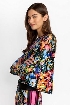 Adorned with bursting floral blooms, the Wild Bloom Long Sleeve Step Hem Tee offers an extra layer of warmth to your gym ensemble. Featuring a high rounded neckline and a fitted silhouette, this long sleeve tee is an easy layer that won't get in the way of your workout. Pair with classic leggings and a comfortable sports bra for a workout-ready look. Johnny Was Women's Bee Active Long Sleeve Step Hem T-Shirt With Keyholes in Wild Bloom Pink, Size XS, Floral Spring Activewear With Graphic Print And Stretch, Spring Stretch Activewear With Graphic Print, Spring Graphic Print Stretch Activewear, Printed Stretch Tops For Workout, Spring Floral Print Stretch Tops, Spring Graphic Print Relaxed Fit Activewear, Floral Print Relaxed Fit Tops For Loungewear, Floral Print Crew Neck Top For Loungewear, Stretch Floral Print Crew Neck Top