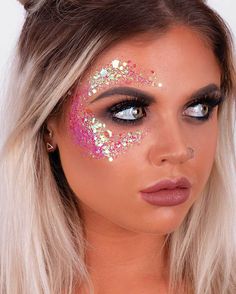 Glitter Face Makeup, Pink Glitter Makeup, Glitter Bar, Festival Makeup Glitter, Face Glitter, Festival Face, Pink Holographic, Carnival Makeup