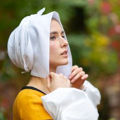 Medieval women's linen cap “Townswoman” coif Medieval Images, Medieval People, Medieval Boots, Medieval Hats, Medieval Gown, Medieval Woman, Ren Fest, Gothic Shoes, Medieval Costume