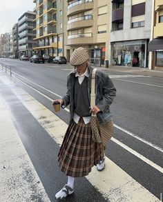 Oversize Leather Jacket, White Tights Outfit, Sofia Coelho, Punk Street Style, Styling Outfits, White Tights, Streetwear Fits, Quirky Fashion, Look Of The Day