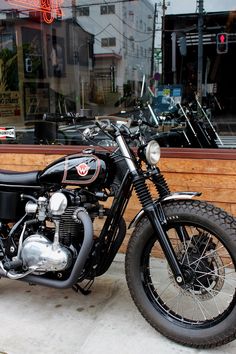 a black motorcycle parked in front of a building