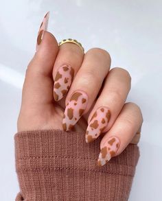 Nail Design Glitter, Brown Nail Polish, Brown Nail, Brown Nails Design, Simple Fall Nails, Cow Nails