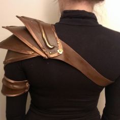 elvish pauldrons but only with one flap thing for me. Steam Punk Diy, Huntress Costume, Armor Tutorial, Steampunk Mode, Diy Projects For Adults, Larp Ideas, Moda Steampunk, Mode Steampunk