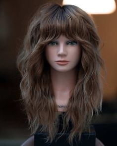 Super pretty beach waves and curtain bangs on a doll with a round face. If you have a round face, the perfect hairstyle is essential! Here are the absolute best hairstyles for round faces in the world right now! Best Hairstyles For Round Faces, Hairstyles Round Face, Bob Hairstyles For Round Face, Haircut Tip, Medium Bob, Perfect Hairstyle, Hairstyle Inspo, Girl Haircut, Hair Guide