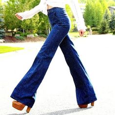 * 70s Bell Bottoms, 1970s Fashion, 60s Fashion, Sweet Style, Bell Bottom, Another Day, Flared Jeans, Dream Clothes