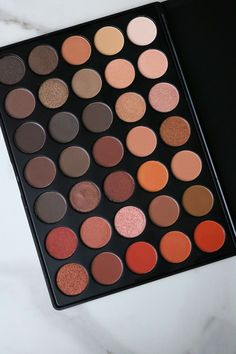 Featuring bold and beautiful colors, the Morphe 350 Nature Glow Palette is the perfect eyeshadow palette for creating gorgeous looks for fall! Check out the full review of one of the best morphe palettes with swatches of all 35 gorgeous shades! #eyeshadowpalette #makeupreview #morphepalette Morphe 350, Perfect Eyeshadow, Makeup Lipgloss, Revolution Eyeshadow, Cute Eyeshadow Looks