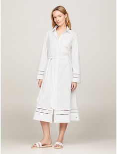 Tommy Hilfiger women's dress. This refreshing take on the shirtdress features eyelet trim details, and a detachable belt. Made from soft organic cotton, this style is designed in an oversized fit and falls to a midi length.  Material: 100% Organic Cotton. Smart Casual Polo Shirt, Top Jean, Classic Shirt Dress, Cotton Kaftan, Plus Size Kleidung, Long Sleeve Midi, Tommy Hilfiger Women, Swimwear Outfit, Fit N Flare Dress