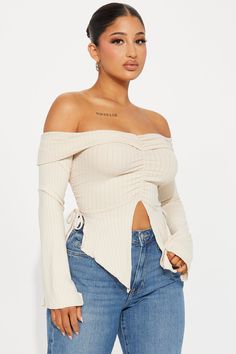 Luna Off Shoulder Top - Sand Off Shoulder Top Outfit, Vaseline Original, Camilla Mendes, Hot Summer Outfits, Classy Casual Outfits, Tops Fashion, Off Shoulder Top