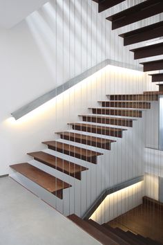 Stair Design Architecture, Staircase Design Modern, Pole Barn House Plans, Stairs Architecture, Floating Stairs, Staircase Decor, Home Stairs Design