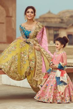 1 new message Orang India, Desi Wedding Dresses, Bridal Dresses Pakistan, Designer Bridal Lehenga, Pakistani Wedding Outfits, Gaun Fashion, Pakistani Fashion Party Wear, Indian Bridal Dress, Indian Lehenga