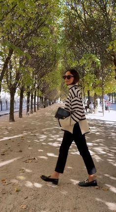 Vinter Mode Outfits, Striped Sweater Outfit, Parisian Outfits, Fall Outfit Ideas, Paris Outfits, Mode Casual, Outfits Fall, Mode Inspo