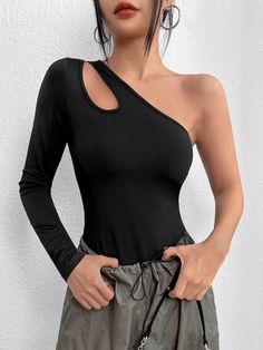 Indulge in this sleek and stylish One Shoulder Long Sleeve Slim Fit Bodysuit! This trendy bodysuit features a chic one-shoulder neckline with a trendy cut-out detail. Made from high-stretch fabric that hugs your curves perfectly, it's a must-have addition to your wardrobe. Specifications: Pattern Type: Plain Type: Tee Neckline: One Shoulder Details: Cut Out Sleeve Length: Long Sleeve Sleeve Type: Regular Sleeve Waist Line: Natural Fit Type: Slim Fit Fabric: High Stretch Composition: 90% Polyeste Trendy Bodysuits, Comfy Jumpsuits, Cutout Bodysuit, Shoulder Cut, Affordable Clothes, Style Chic, Black Bodysuit, Different Styles, Length Sleeve