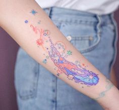 Tatuaje galactico en colores pasteles Tatuaje Studio Ghibli, Pastel Tattoo, 16 Tattoo, Funky Tattoos, 동화 삽화, 수채화 그림, Little Tattoos