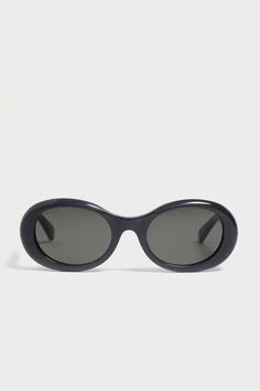 Shiny Glossy Black Round Frame Sunglasses Luxury Fashion Brands, Gray Lenses, Round Frame Sunglasses, Gucci Logo, Round Frames, Italian Craftsmanship, Cocktail Attire, Gucci Sunglasses, Round Frame