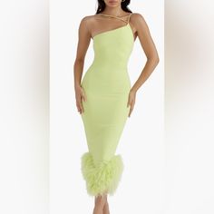 House Of Cb Lime Green Alessia Asymmetric Feather Trim Midi Dress. Size Small And New With Tags! A Flouncy, Feather-Trimmed Hem Adds Party-Ready Pizzazz To A Curve-Hugging Midi Dress Designed With A Strappy Asymmetric Neck. -Hidden Back-Zip Closure -Asymmetric Neck -Adjustable Straps -Lined -100% Polyester With 60% Turkey Feather, 30% Ostrich Feather, 10% Cotton Trim House Of Cb Dresses, Designer Midi Dresses, Turkey Feathers, Feather Trim, Ostrich Feather, House Of Cb, House Dress, Green Yellow, Lime Green