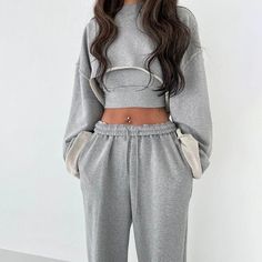 Sweatpants Crop Top, Preppy Aesthetic Outfits, Preppy Women, Set Outfits, Crop Top Set, Seoul Fashion, Sweatsuit Set, Crop Top Casual, Preppy Aesthetic