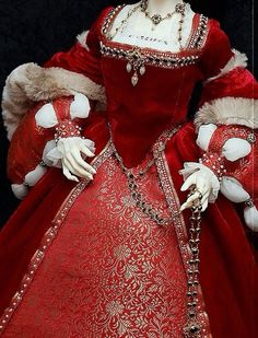 Red Tudor Gown, Sakizou Cosplay, Tudors Dress, Queen Elizabeth Tudor, Elizabeth Tudor, Tudor Gown, Queen Rhaenyra, Elizabethan Fashion, Tudor Dress