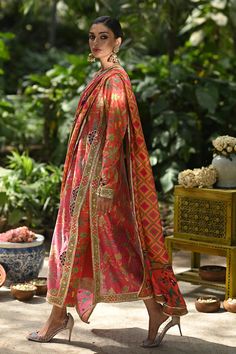 Aylin – Sania Maskatiya International Anushka Sharma Movie Outfits, Prints By Radhika, Grand Indian Dresses, Sania Maskatiya Formal, Raw Silk Suit Designs Indian, Dupatta Aesthetic, Silk Kameez, Pakistani Casual Wear, Silk Formal Dress