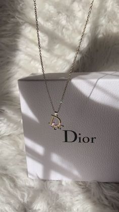 Designer Things To Buy, Schmuck Aesthetic, Jewelry Accessories Aesthetic, Expensive Things, Wishlist Ideas, Dior Girl, Dior Necklace