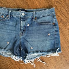 Super Cute, Never Worn Gap Summer Jean Shorts, Gap Short Summer Jeans, Gap Summer Short Jeans, Gap Cutoff Shorts For Summer, Gap Jean Shorts For Spring, Gap Cotton Cutoff Jean Shorts, Gap Denim Jean Shorts For Spring, Gap Cutoff Jeans For Spring, Gap Shorts