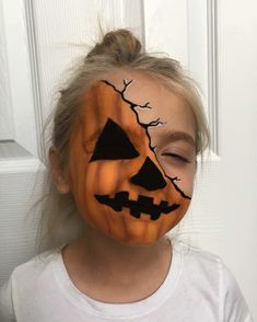 Easy Face Paint Ideas Halloween, Halloween Diy Easy Costume, Half Pumpkin Halloween Makeup, Spooky Halloween Face Paint, Paint Face Halloween, Face Paint For Adults Halloween, Pumpkin Halloween Makeup Kids, Diy Halloween Makeup Easy Kids, Kids Halloween Facepainting