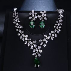 Make a stunning statement with this exquisite jewelry set, featuring a captivating emerald green cubic zircon necklace and earrings. Whether you're attending a wedding, a special event, or simply want to add a touch of sophistication to your ensemble, this set is the perfect choice. Key Features: Designed for the trend-conscious individual Elegant geometric shape and pattern Suitable for weddings and other special occasions Made of high-quality copper and adorned with shimmering cubic zirconia I Emerald Green Jewelry, Emerald Green Necklace, Luxury Green, Plant Jewelry, Zirconia Necklace, Cubic Zirconia Necklace, Zircon Jewelry, Cubic Zirconia Jewelry, Women's Jewelry Sets