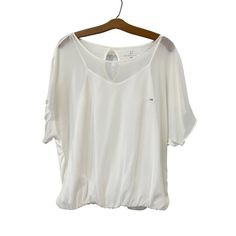 Dolman Sleeve Blouse By New York & Company Features: Brand: New York & Company Color: White Dolman Sleeve Keyhole Back Elastic Hem Front Body: 100% Polyester Back Body: 100% Rayon Inner Cami: 100% Polyester Size: Womens Xs Measurements: Length 24 In / 61 Cm Bust 44 In / 112 Cm Condition: New With Tags Ladies Blouse White Simple Sheer Cami Minimalist Saturday Sunday Travel Vacation Summer Spring Everyday Comfortable Relaxed Weekend Outfit White Batwing Sleeve Top For Day Out, White Batwing Sleeve Top For Spring, Summer Batwing Sleeve Tops For Daywear, Cowl Neck Shirt, Black Plaid Shirt, Blue Striped Top, Leopard Blouse, Ladies Blouse, Dressy Tank Tops