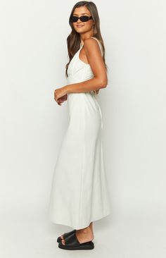 * White Linen Maxi Dress 
 * 
 
 * HOW TO STYLE:  
 * Meet your newest summer () wardrobe staple! This maxi dress () is perfect for everyday wear when paired with sandals but looks just as good for events with a pair of heels ()! It's a timeless style you're guaranteed to love! 
 * 
 
 * FEATURES:  
 * V Neckline 
 * Fully lined 
 * Linen blend mid-weight material 
 * Invisible side zip 
 * Adjustable tie in back to cinch waist 
 * Maxi length Best Dress Shops, White Linen Maxi Dress, Summer Wardrobe Staples, Prom Midi Dress, 60's Dress, Summer Playsuit, Semi Formal Dresses, Linen Maxi Dress, Strapless Tops