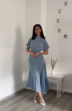 Midi Modest Dresses, Feminine Modest Dresses, Decent Prom Dresses, Jw Meeting Outfits, Bridal Shower Outfit For Bridesmaid, Modest Wedding Guest Outfit, Modest Dresses Casual Classy, Elegant Modest Outfits, Modest Classy Dresses