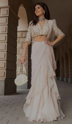 Frill Saree, Organza Sari, Floral Organza Saree, Ruffled Saree, White Sari, Saree Fancy, Indian Bridesmaid Dresses, Blouse Lehenga, Saree Organza