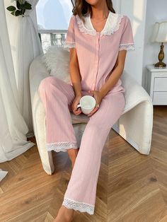 Night Wear For Women Sleep, Pijama Cute, Nice Pajamas, Coquette Closet, Pajamas Design, Nightwear Outfits, Ladies Nightwear, Night Suit For Women