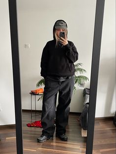 Ootd outfit baggy clothes oversize big boy jeans hoodie comfy style inspo cap vintage cap thrift thrifted nike airmax tn sneakers mirror selfie picidea total black look Cap With Hoodie Outfit, Outfit Ideas For Oversized Women, Nike Airmax Plus Outfit, Airmax Tn Outfit, Nike Vapor Max Outfit Women, Baggy Black Hoodie Outfit, Black Jeans And Hoodie Outfit, Black Baggy Jeans Outfit Women, Black Jeans Baggy Outfit