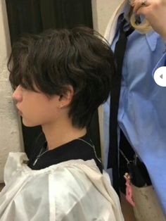 Haircut Tips, Tomboy Haircut, Haircut 2024, Tomboy Hairstyles, Short Hair Tomboy, Really Short Hair, Mens Haircut, Men's Haircuts