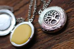 How to Make a Solid Perfume Locket Perfume Locket, Botanical Perfume, Perfume Recipes, Diy Perfume, Essential Oils Gifts, Aromatherapy Gifts, Diy Cosmetics, Essential Oil Perfume