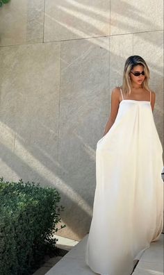 bridal dress, summer looks, vacation looks, sofia richie, elegant chic style, silk dress, maxi dress, wedding reception, summer fashion, Sofia Richie Elegant, Cream Satin Maxi Dress For Summer, Cream Satin Floor-length Maxi Dress, Cream Maxi Length Gown, Elegant Off White Flowy Maxi Dress, Off White Floor-length Maxi Dress, Silk Dress Maxi, Elegant Chic Style, Style Silk Dress