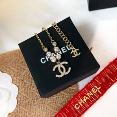 PRODUCT��DETAILS Includes Shipping bags, dustbag sleeper, care manual, booklet, tag.Material: Sterling gold over stainless steel Fairy Names, Casual Couture, Holiday Necklace, Chanel Necklace, Chia Seed Pudding, Amazon Favorites, Luxury Necklace, Real Jewelry, Cosmetics Bag