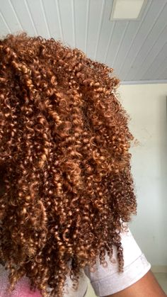 Copper Hair On Mixed Women, Hair Color Ideas Copper Caramel, Ginger With Brown Roots, Ginger Copper Hair Black Women, Copper Hair On Black Women Natural, Ginger Highlights Black Women, Auburn Curly Hair Black Women, Ginger Brown Curly Hair, Copper Brown Curly Hair