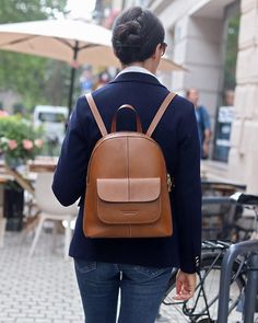 Elegant Italian leather backpack - A Stylish and Functional brown rucksack for the Modern Woman a must-have everyday bag Discover the perfect blend of style and function with our luxurious women's leather backpack. Crafted from the highest quality leather in a rich brown shade, this elegant backpack is the ideal choice for any woman who values both comfort and refined Italian design. As a versatile city backpack, it seamlessly combines the aesthetics of a modern backpack with the practicality ne Leather Bags For Everyday And Back To School, Back To School Leather Softback Bag, Everyday Brown Backpack, Back To School Softback Leather Bag, Modern Brown Backpack For On-the-go, Versatile Brown Backpack For Everyday Use, Everyday Leather Backpack For Back To School, Versatile Brown Leather Backpack, Everyday Leather Softback Backpack For Back To School