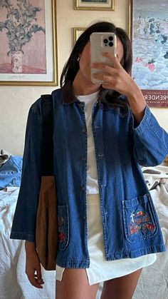 Travel Outfit Inspo Summer, Puff Sleeve Long Sleeve Top, Summer Storm Outfit, Women 1980s Outfits, Button Down Aesthetic, Relaxed Outfits Women Summer, Vintage Jacket Outfit 90s, Simple Pieces Of Clothing, Embroidered Denim Shirt Outfit