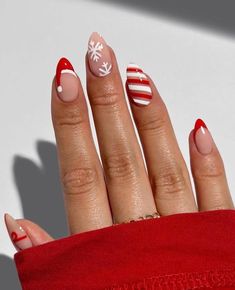 Simple Red Christmas Nails, Christmas Nail Ideas Simple, Gingerbread Nails, Slay Nails, Christmas Press On Nails, Xmas Nail, America Nails, Santa Nails, Candy Cane Nails