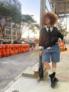 Baggy Preppy Style, Masculine Outfits Black Women, Masc Women Streetwear, Masc Fall Outfits Plus Size, Masc Casual Outfits, Sweater With Jorts, Masc Pride Outfit Ideas, Mid Size Masc Outfits