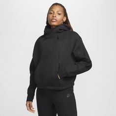 Setting the bar for premium warmth and polished comfort since 2013, Tech Fleece is entering a new era. Slightly cropped, this spacious hoodie has an easygoing—but elevated—feel. Our premium, lightweight fleece–smooth both inside and out–gives you plenty of warmth without adding bulk. Complete the look with some matching Tech Fleece bottoms or your favorite leggings. Entering A New Era, Louis Vuitton Taschen, Womens Oversized Hoodie, Nike Sportswear Tech Fleece, Blusas T Shirts, Favorite Leggings, Nike Tech Fleece, Nike Tech, Jeans For Short Women