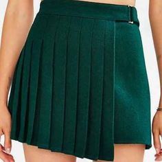 Pleat-Front Mini Skirt From J.O.A. Cozy Wool Cut Short In A Draped Silhouette Featuring A Pleated Front And Buckled High-Rise Waist. Size Medium Dark Green Nwt Perfect Condition - Length: ~15” (Laying Flat) - Width: ~15” (Laying Flat) - Wool, Polyester - Model Is 5'9" And Wearing A Medium - Measurements Taken From Size Medium Green High Waist Tennis Skirt, High-waisted Pleated Skort For Winter, High Waist Pleated Skort For Winter, High Waist Green Pleated Skort, Short Green Skirt For Fall, Short Green Lined Pleated Skirt, Green Short Skirt For Fall, Green Pleated Short Skirt, Green Pleated Winter Skirt