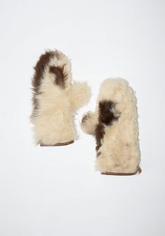 Cawley Cow Sheepskin Mittens Western Winter, Gauntlet Gloves, Gloves Design, Lauren Manoogian, Hair Sale, Winter Clothes, Christmas Wishlist, Straight Hair, Vintage Accessories